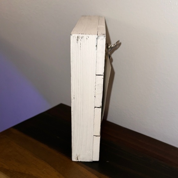 Rustic White “Mr & Mrs” Wooden Clip Photo Frame 4x6 Tabletop Wedding Decor - Picture 3 of 3